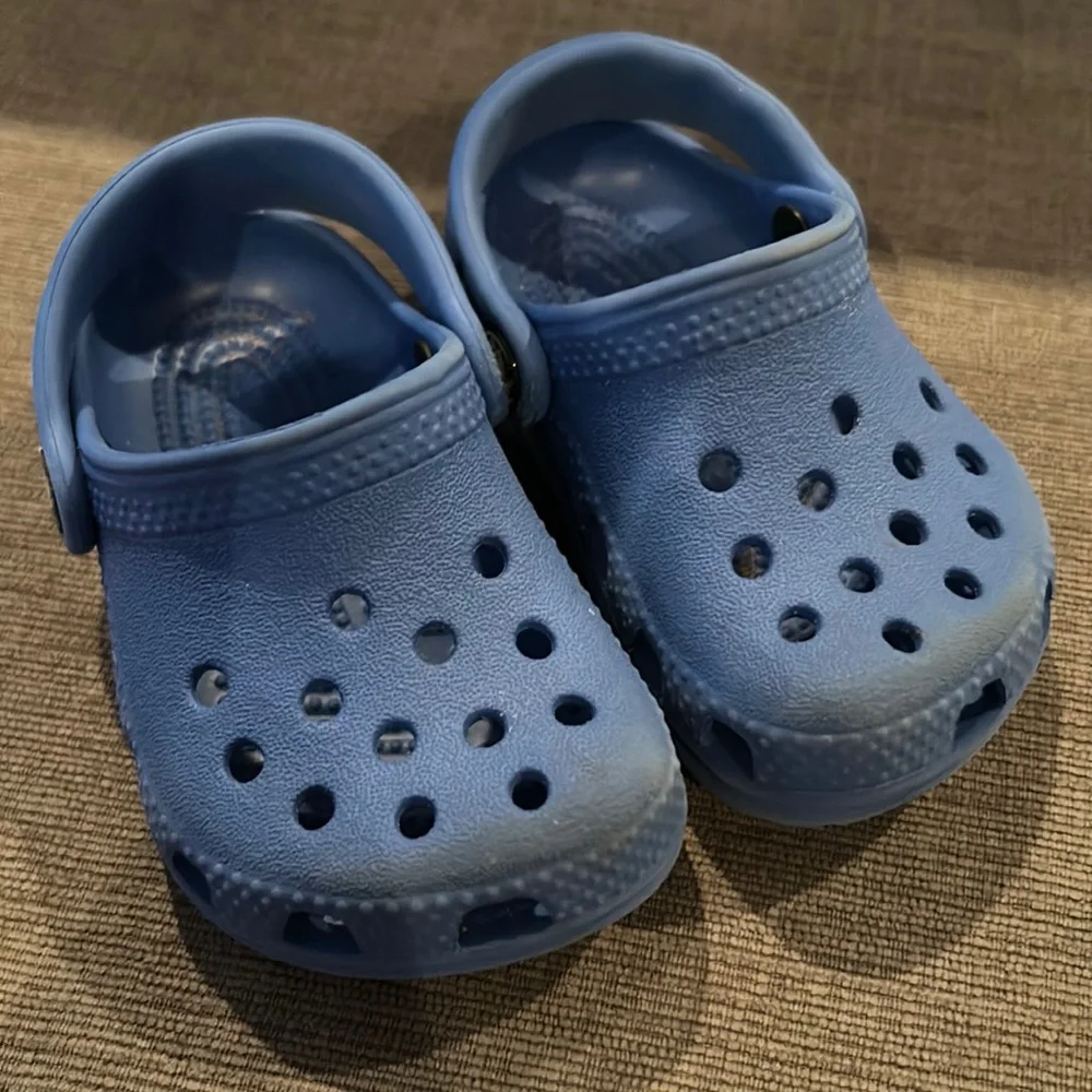 4 for $20*EUC Blue Baby/Toddler Crocs•sz 2/3